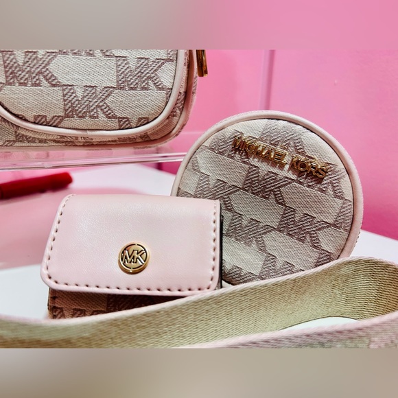 Authentic Micheal Kors Bag - Picture 4 of 10